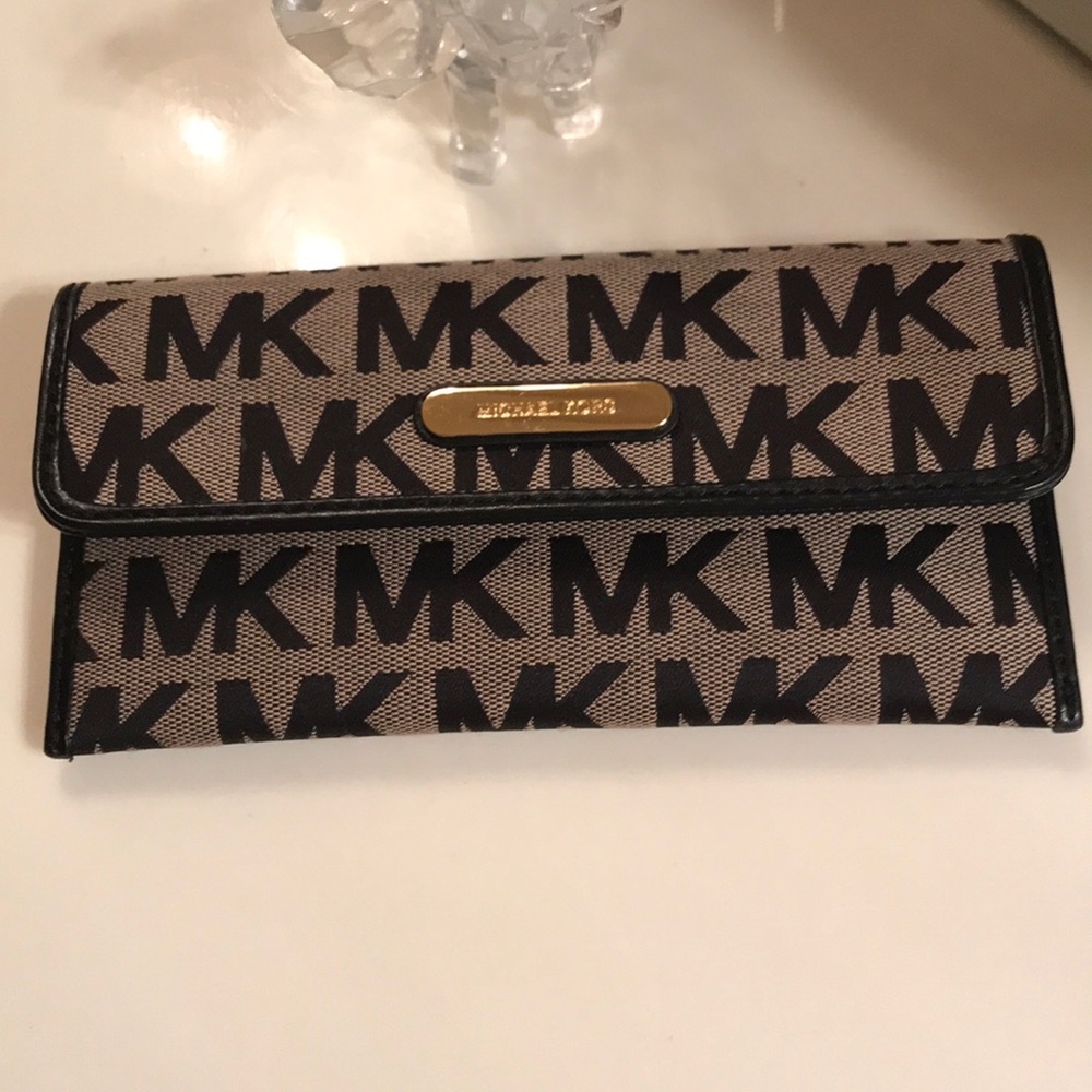 MICHAEL KORS Austin Flat Continental MK Wallet